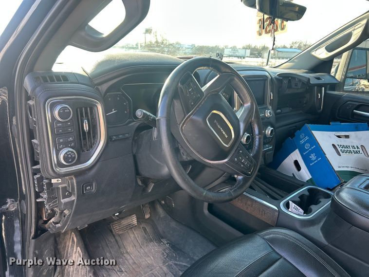 image for item ET6761 2020 GMC Sierra 3500HD Denali Crew Cab pickup truck