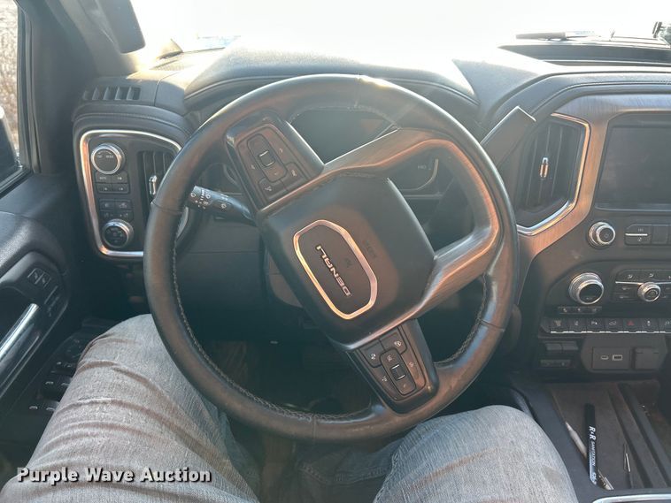 image for item ET6761 2020 GMC Sierra 3500HD Denali Crew Cab pickup truck