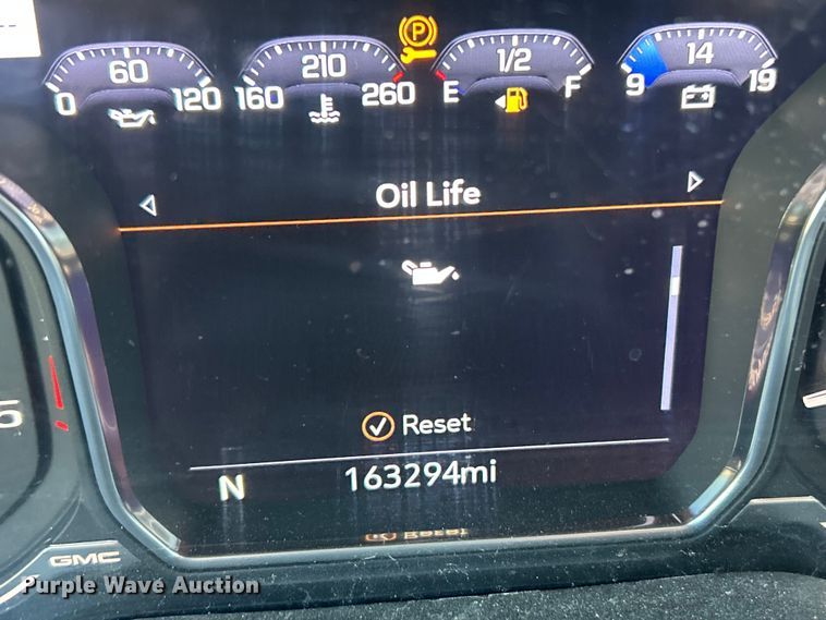 image for item ET6761 2020 GMC Sierra 3500HD Denali Crew Cab pickup truck