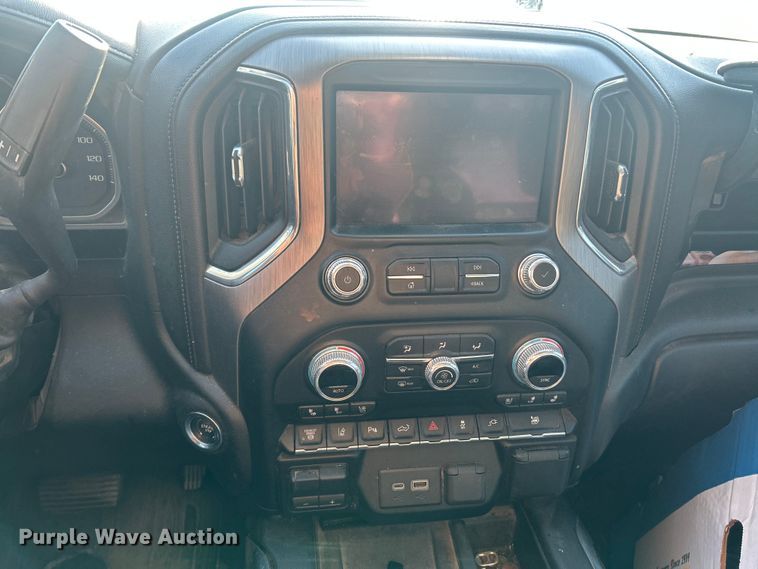 image for item ET6761 2020 GMC Sierra 3500HD Denali Crew Cab pickup truck