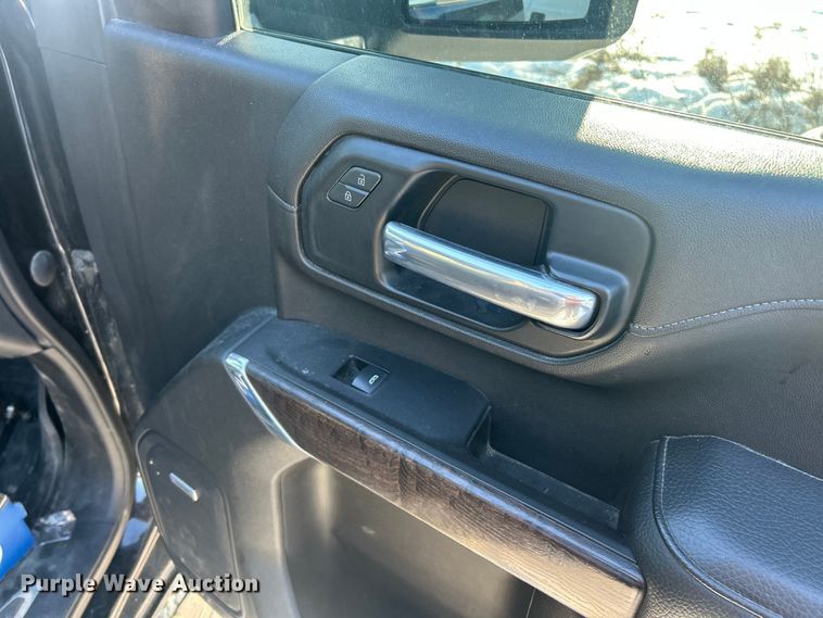 image for item ET6761 2020 GMC Sierra 3500HD Denali Crew Cab pickup truck