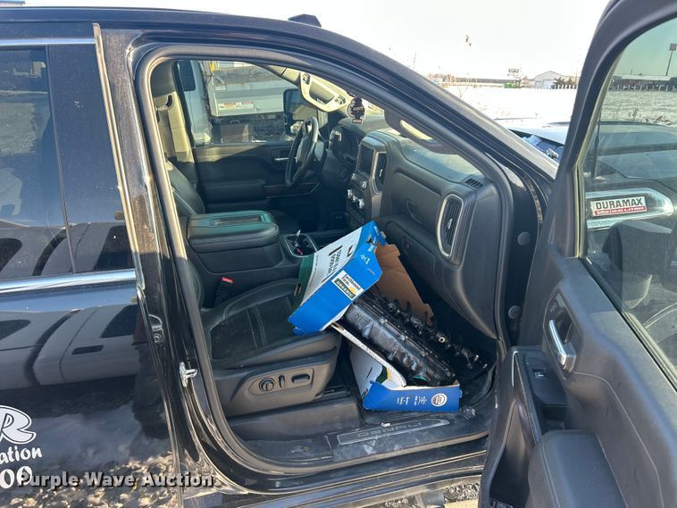 image for item ET6761 2020 GMC Sierra 3500HD Denali Crew Cab pickup truck