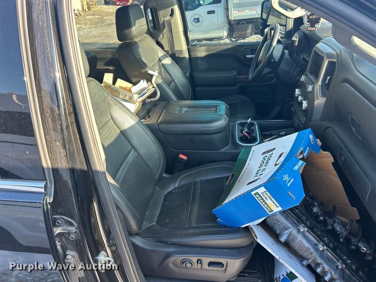 image for item ET6761 2020 GMC Sierra 3500HD Denali Crew Cab pickup truck