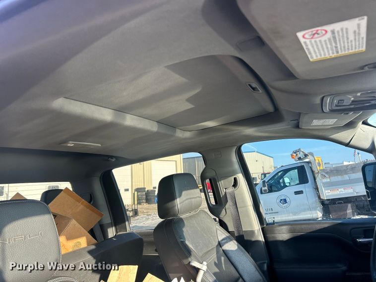 image for item ET6761 2020 GMC Sierra 3500HD Denali Crew Cab pickup truck