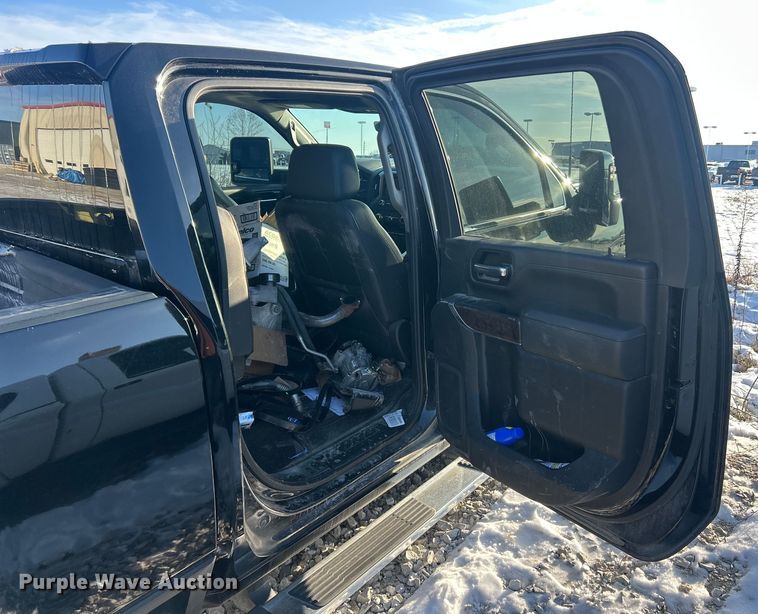 image for item ET6761 2020 GMC Sierra 3500HD Denali Crew Cab pickup truck