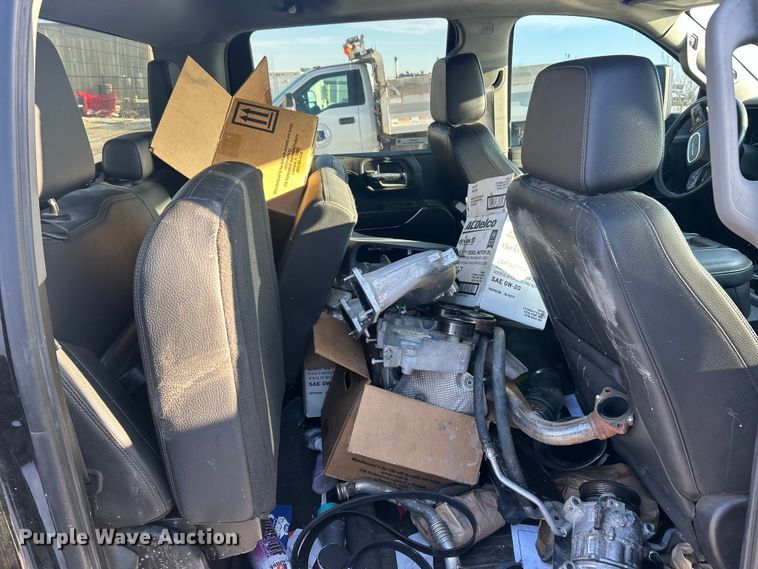 image for item ET6761 2020 GMC Sierra 3500HD Denali Crew Cab pickup truck