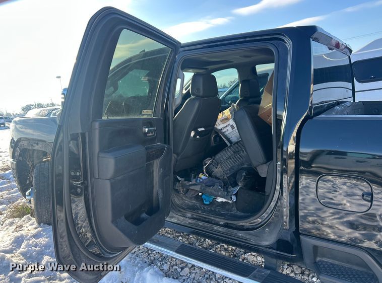 image for item ET6761 2020 GMC Sierra 3500HD Denali Crew Cab pickup truck