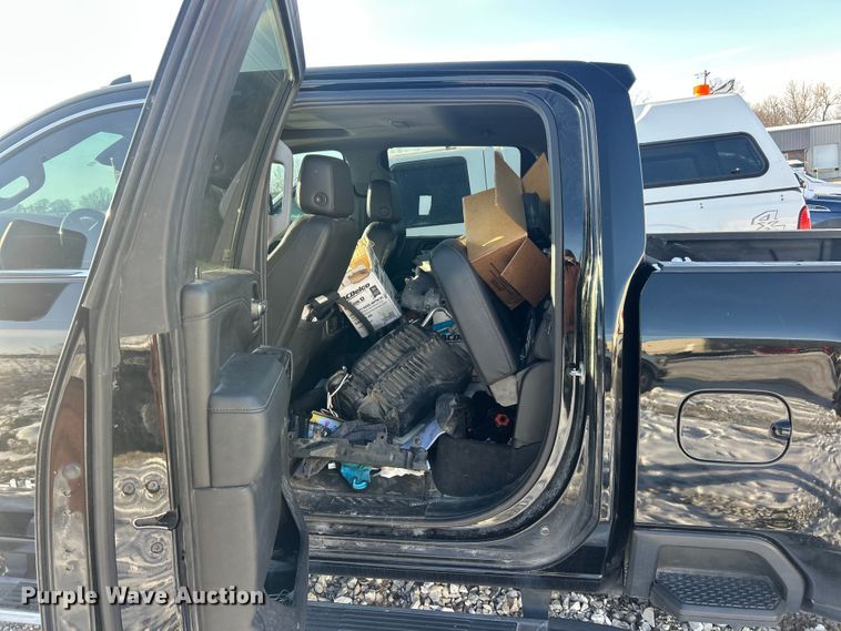 image for item ET6761 2020 GMC Sierra 3500HD Denali Crew Cab pickup truck