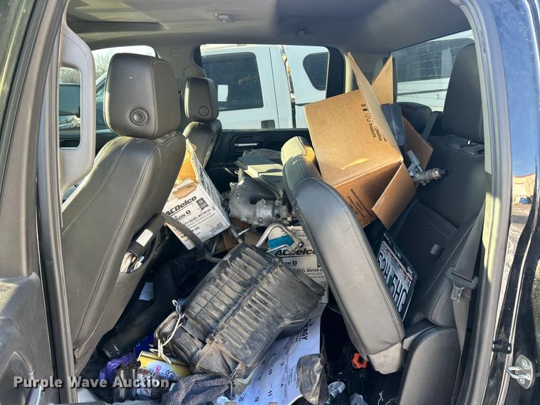 image for item ET6761 2020 GMC Sierra 3500HD Denali Crew Cab pickup truck