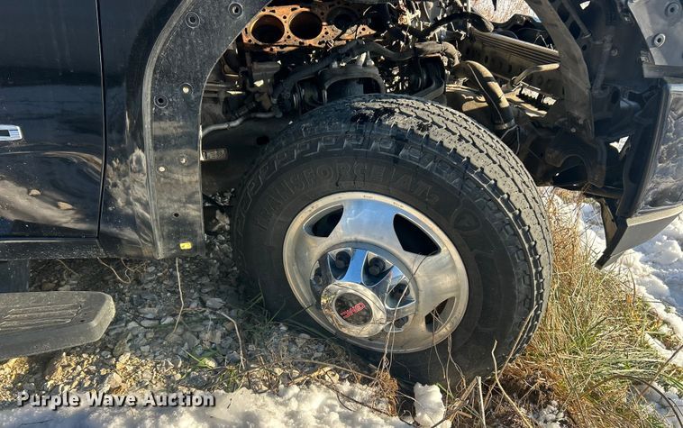 image for item ET6761 2020 GMC Sierra 3500HD Denali Crew Cab pickup truck