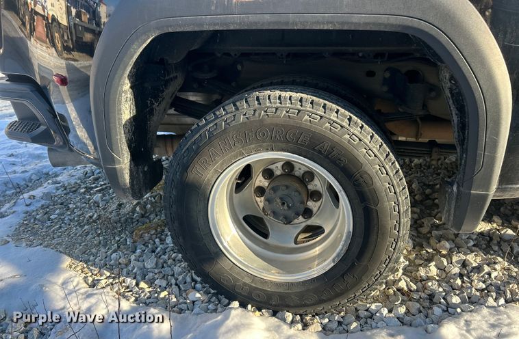 image for item ET6761 2020 GMC Sierra 3500HD Denali Crew Cab pickup truck