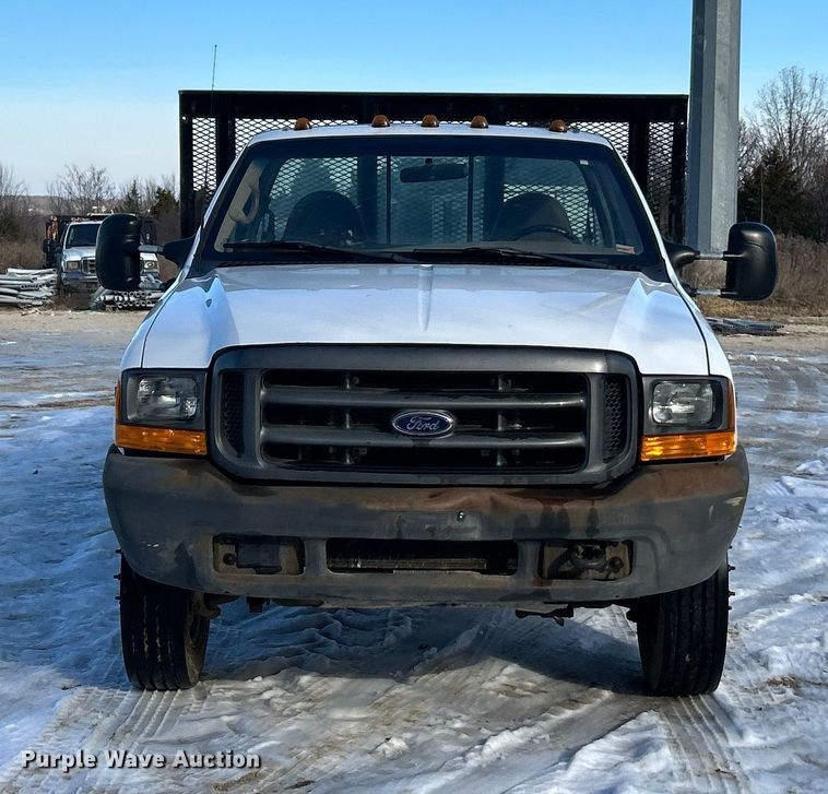 image for item ET6771 1999 Ford F550 flatbed truck