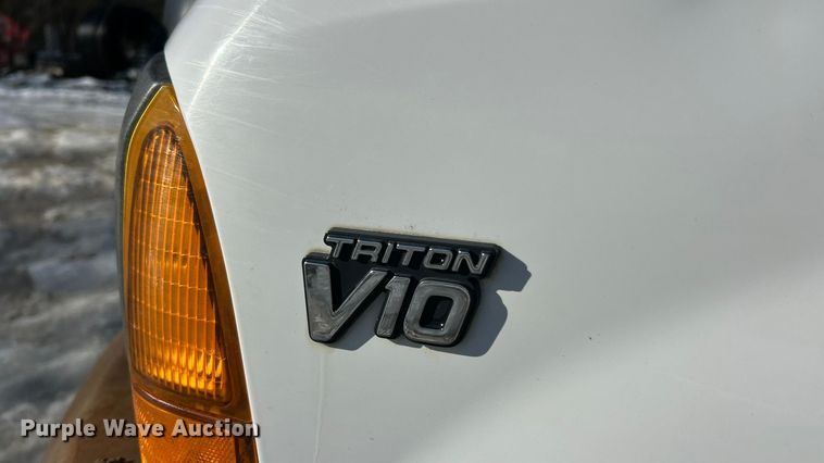 image for item ET6771 1999 Ford F550 flatbed truck