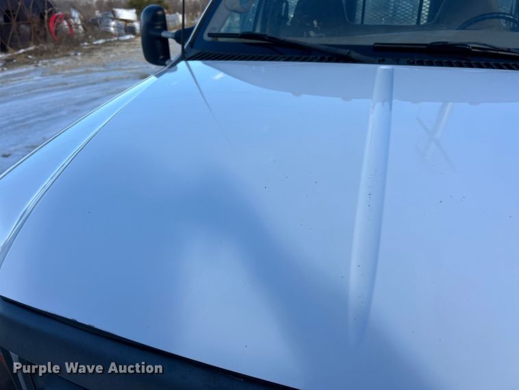 image for item ET6771 1999 Ford F550 flatbed truck