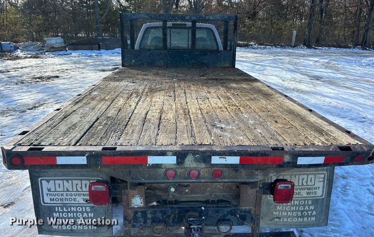 image for item ET6771 1999 Ford F550 flatbed truck