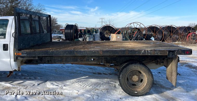image for item ET6771 1999 Ford F550 flatbed truck
