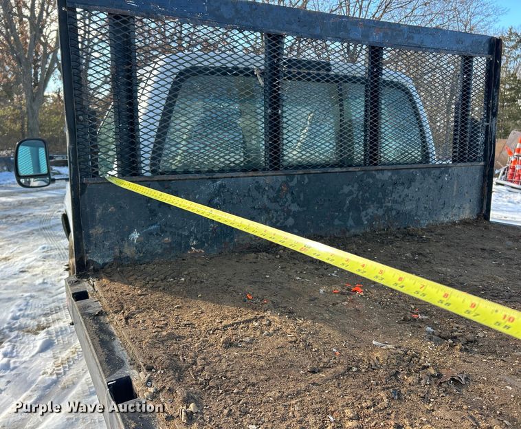 image for item ET6771 1999 Ford F550 flatbed truck