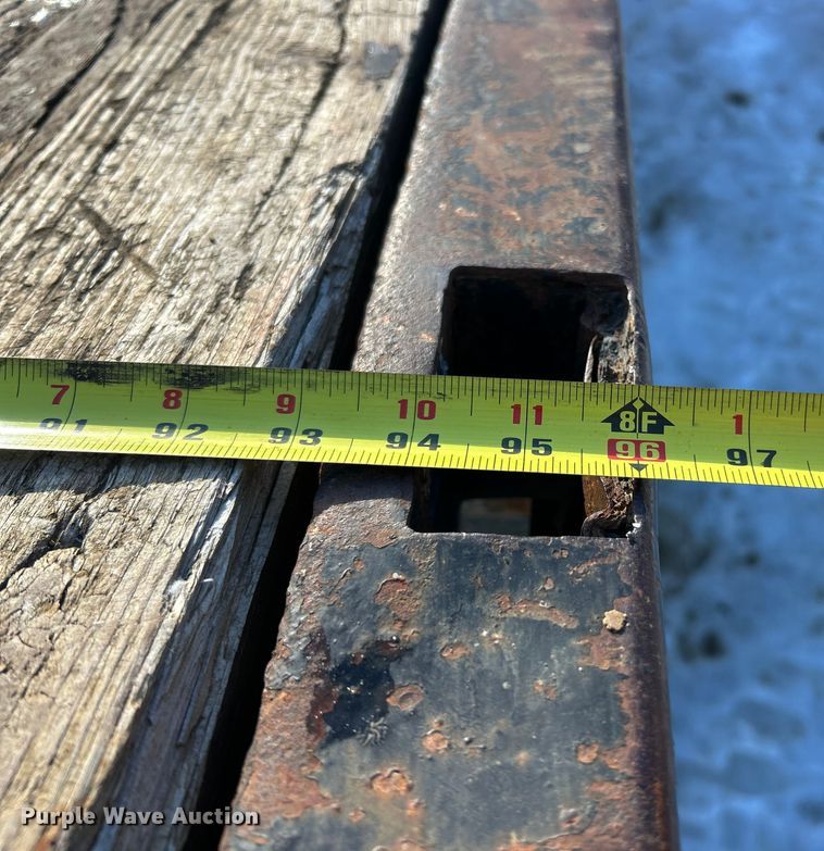 image for item ET6771 1999 Ford F550 flatbed truck