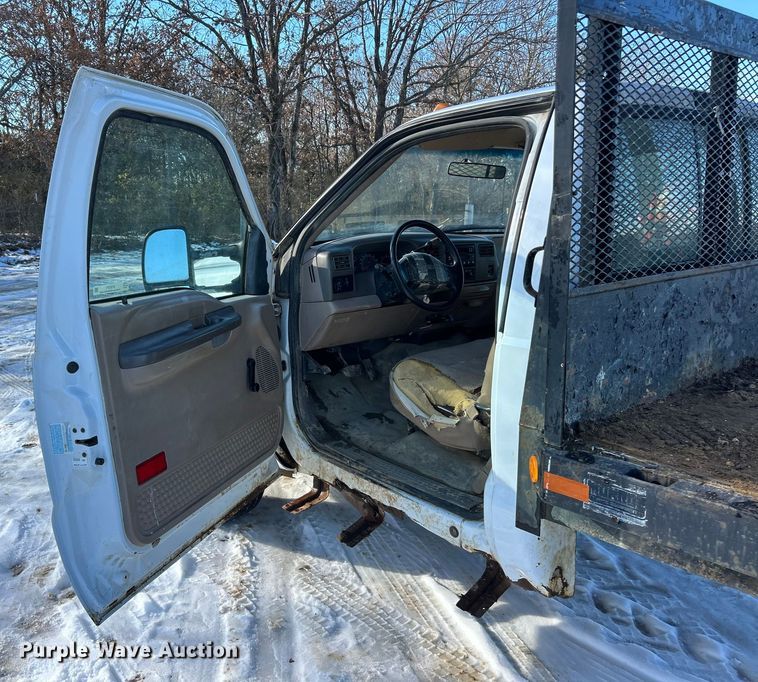 image for item ET6771 1999 Ford F550 flatbed truck