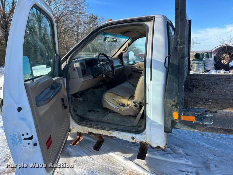 image for item ET6771 1999 Ford F550 flatbed truck