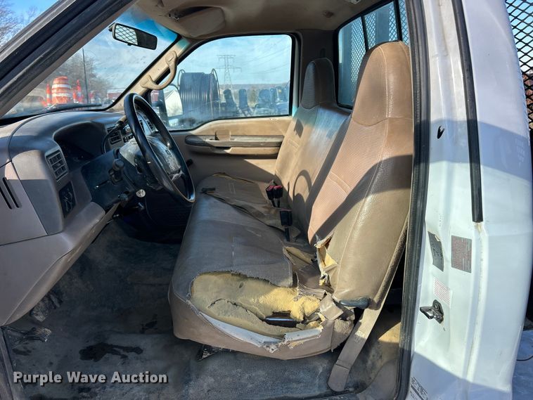 image for item ET6771 1999 Ford F550 flatbed truck