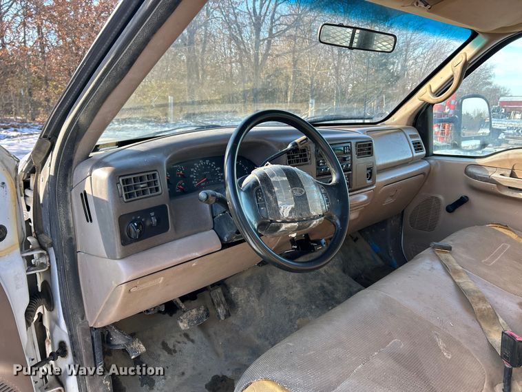 image for item ET6771 1999 Ford F550 flatbed truck