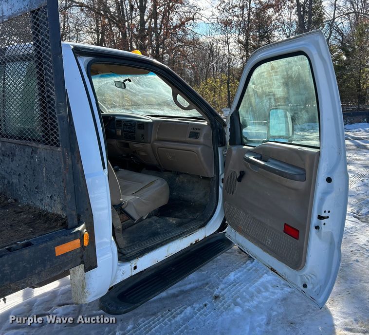 image for item ET6771 1999 Ford F550 flatbed truck