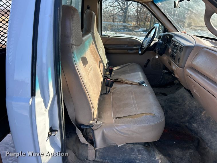 image for item ET6771 1999 Ford F550 flatbed truck