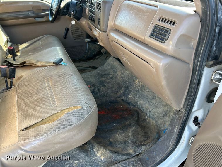 image for item ET6771 1999 Ford F550 flatbed truck