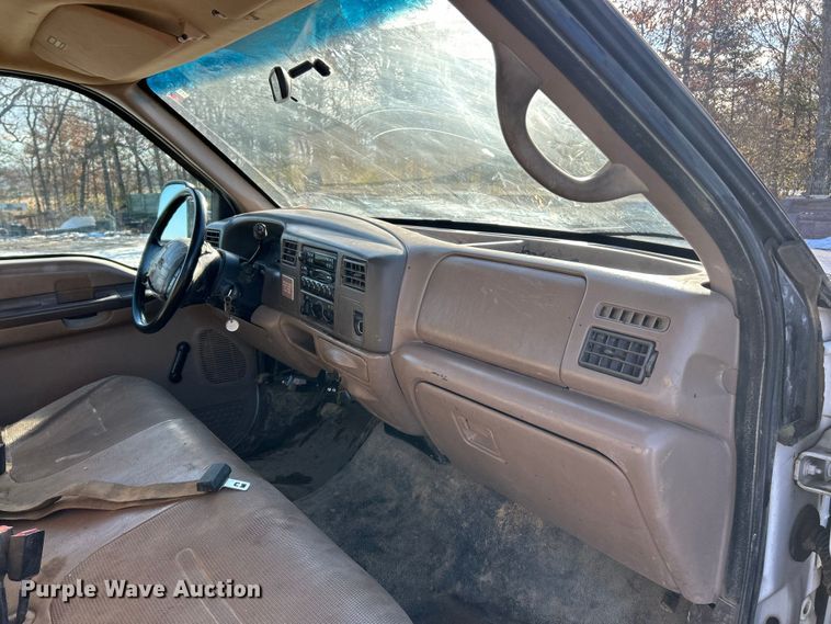 image for item ET6771 1999 Ford F550 flatbed truck