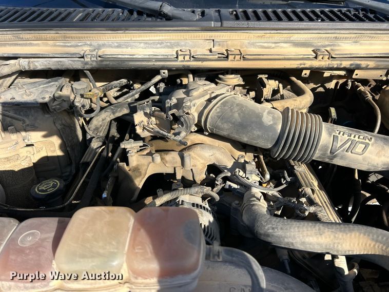 image for item ET6771 1999 Ford F550 flatbed truck