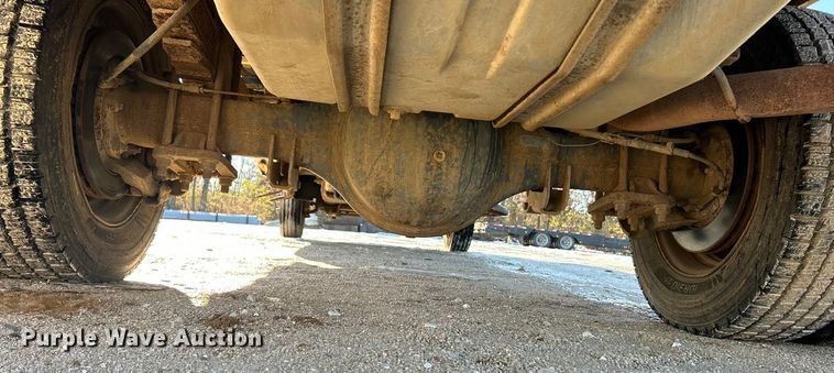 image for item ET6771 1999 Ford F550 flatbed truck