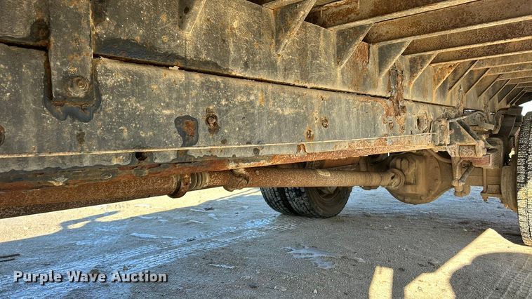 image for item ET6771 1999 Ford F550 flatbed truck