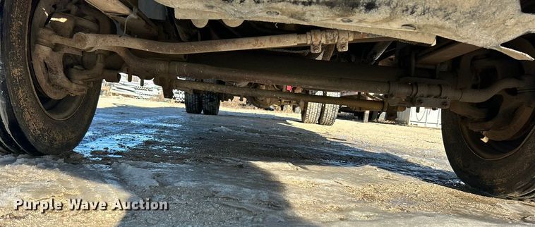 image for item ET6771 1999 Ford F550 flatbed truck