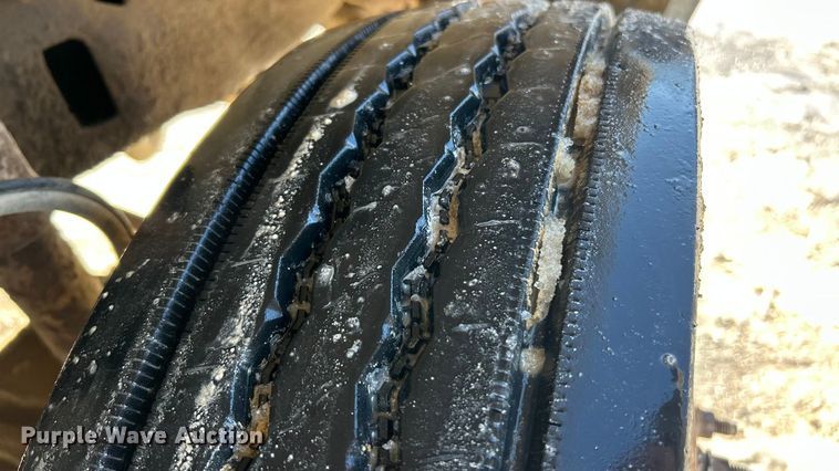 image for item ET6771 1999 Ford F550 flatbed truck