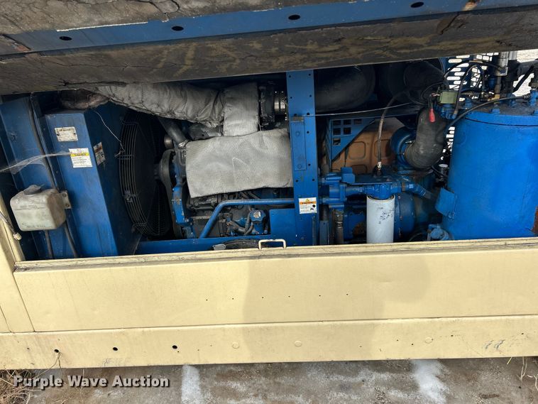 image for item ET6772 2005 Ingersoll Rand XP375WIR air compressor