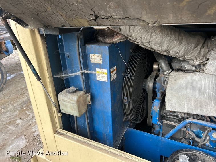 image for item ET6772 2005 Ingersoll Rand XP375WIR air compressor