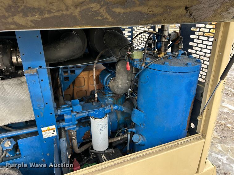 image for item ET6772 2005 Ingersoll Rand XP375WIR air compressor