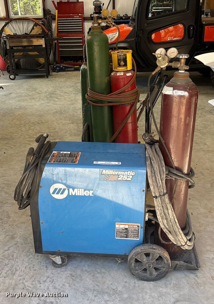 image for item ET7327 Miller Millermatic welder