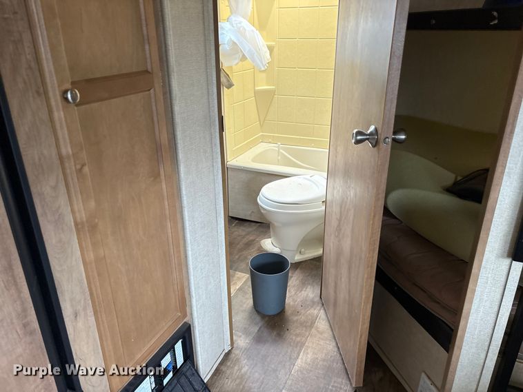 image for item ET7405 2018 Gulf Stream Streamlite 28BBS camper