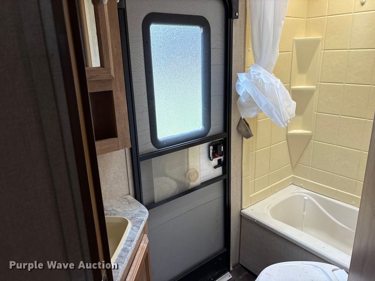 image for item ET7405 2018 Gulf Stream Streamlite 28BBS camper