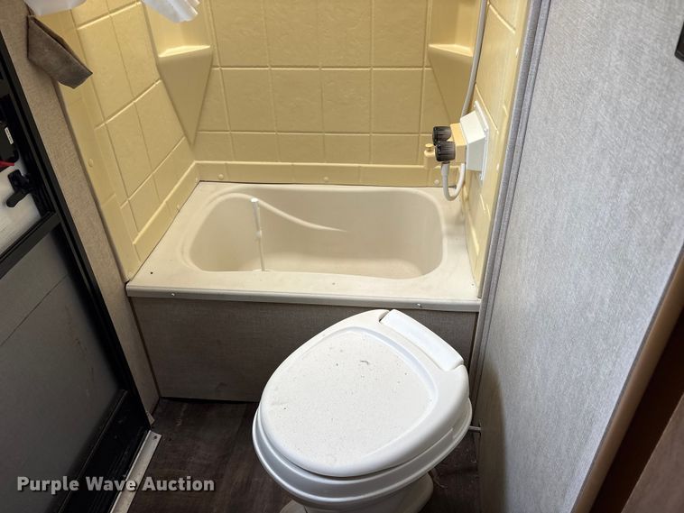 image for item ET7405 2018 Gulf Stream Streamlite 28BBS camper