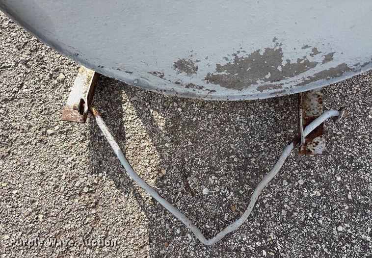 image for item EU0137 (2) fuel tanks