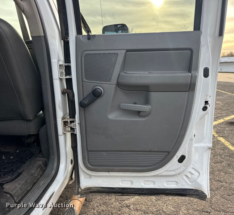 image for item EU4016 2006 Dodge Ram 2500 Quad Cab flatbed pickup truck