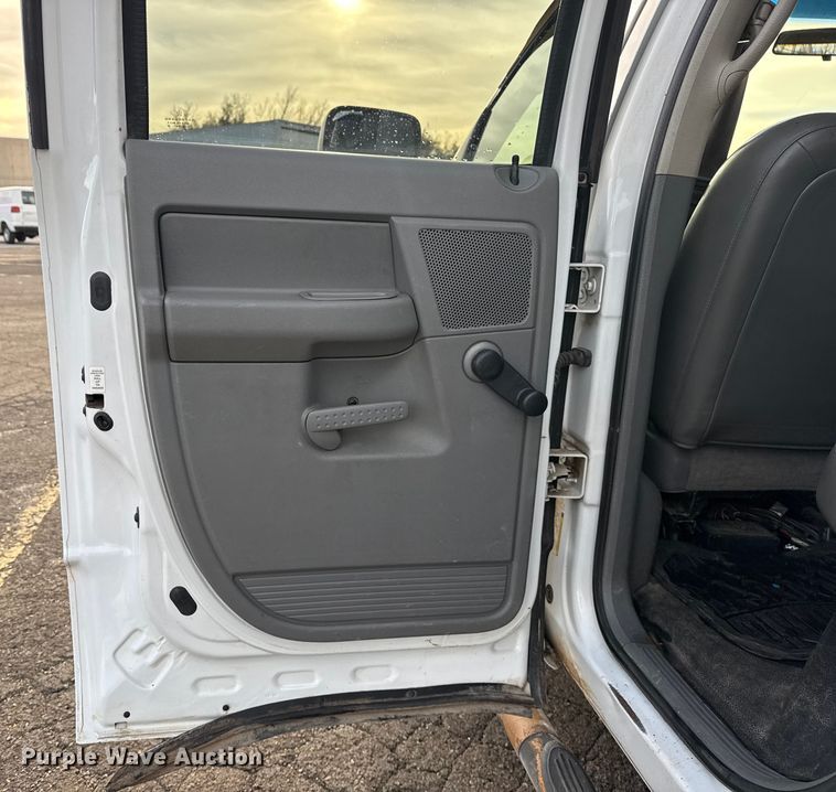 image for item EU4016 2006 Dodge Ram 2500 Quad Cab flatbed pickup truck