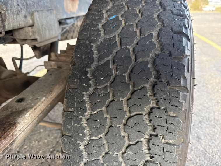 image for item EU4016 2006 Dodge Ram 2500 Quad Cab flatbed pickup truck