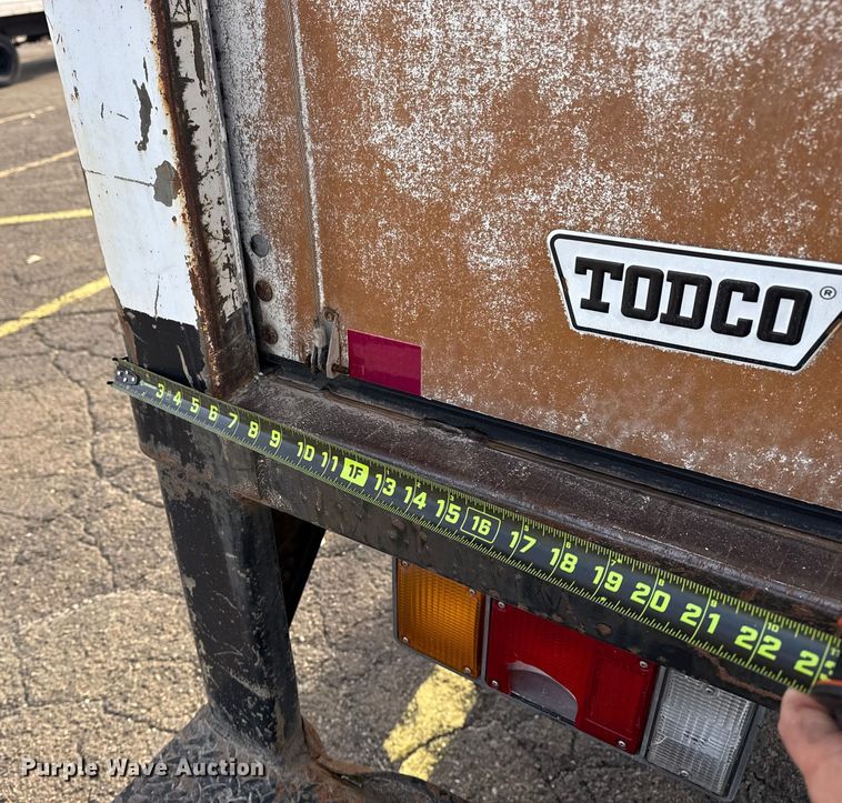 image for item EU4018 2009 Isuzu NPR box truck