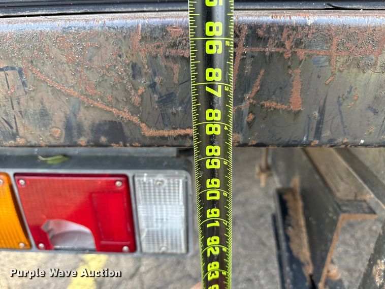 image for item EU4018 2009 Isuzu NPR box truck