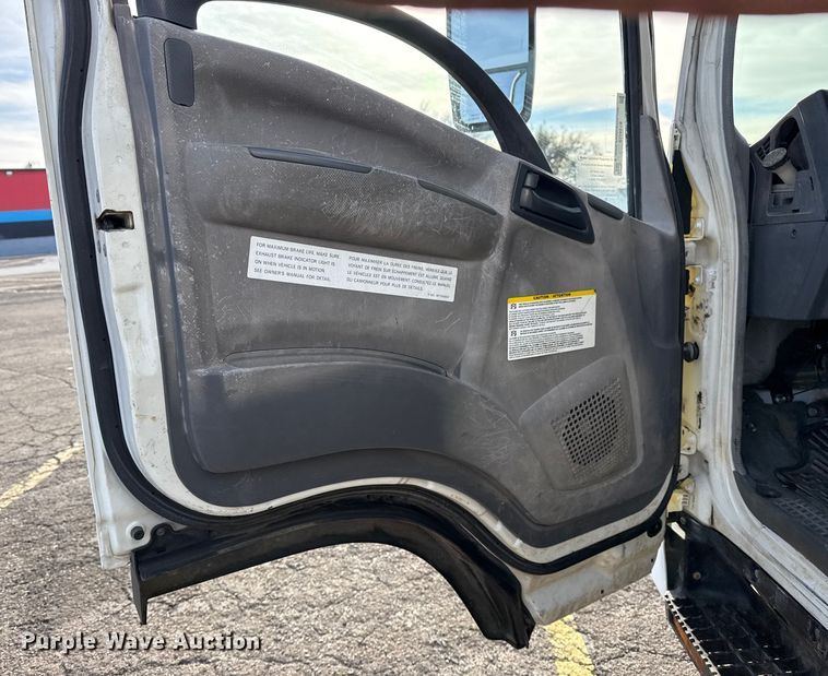 image for item EU4018 2009 Isuzu NPR box truck