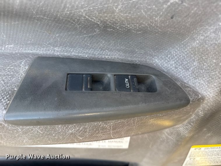 image for item EU4018 2009 Isuzu NPR box truck